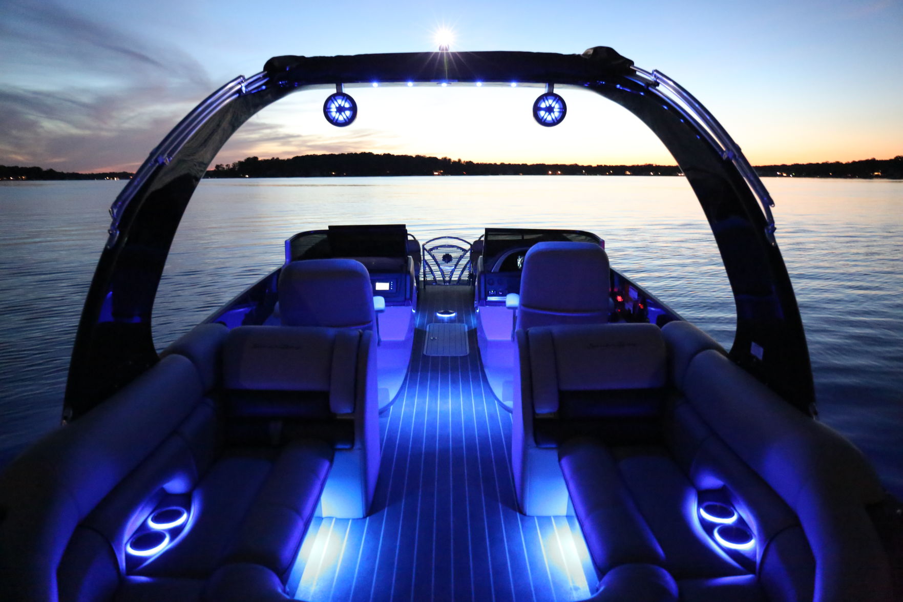 South Bay 25 Sport RS9 DC lighted stern